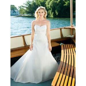 Lea-Ann Belter Harlow Strapless Sweetheart Aline Lace Silk Wedding Dress Bridal